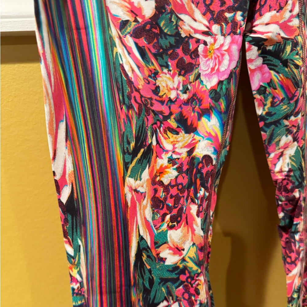 Lululemon floral leggings size 8 psychedelic print pink flowers - Picture 2 of 4
